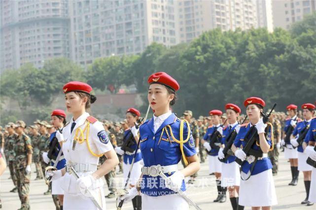 女子三軍儀仗隊(duì)圖片，展現(xiàn)力量與榮耀的瞬間，女子三軍儀仗隊(duì)風(fēng)采瞬間，力量與榮耀的展現(xiàn)