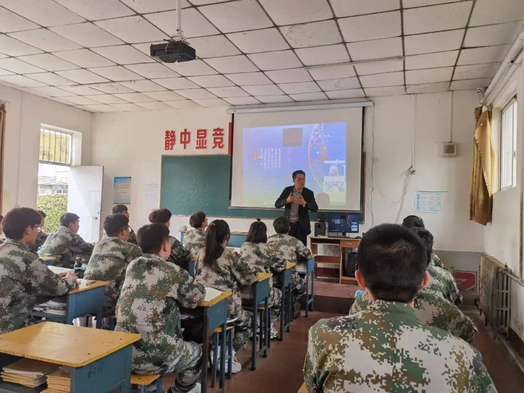 自我鑒定，軍事化管理學(xué)校體驗(yàn)與反思，軍事化管理學(xué)校體驗(yàn)與反思，自我鑒定報(bào)告