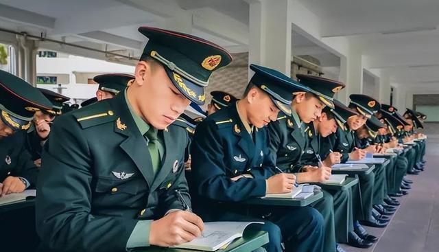 考軍校多少分錄取，全面解讀軍校錄取分?jǐn)?shù)及其影響因素，揭秘軍校錄取分?jǐn)?shù)，多少分能上軍校？全面解讀影響因素！