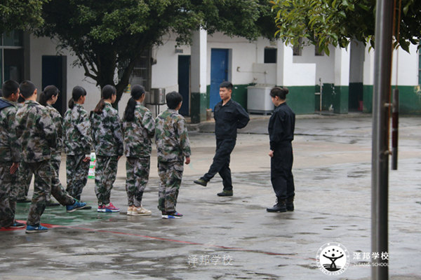 軍事化管理學校教官打人是否犯法？解讀相關法規(guī)與實際情況，軍事化管理學校教官打人行為的法律解讀，法規(guī)與實際情況分析