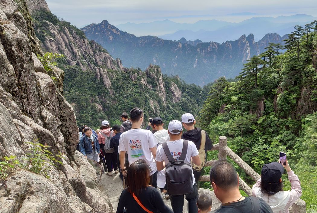 黃山旅游指南，現(xiàn)在是否適合前往黃山游玩？，黃山旅游指南，現(xiàn)在是否適宜游玩黃山？