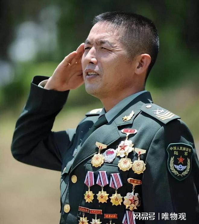 軍士長是什么級別的官，深入了解軍隊(duì)中的高級職務(wù)，軍隊(duì)中的高級職務(wù)解析，軍士長的級別與職責(zé)探討